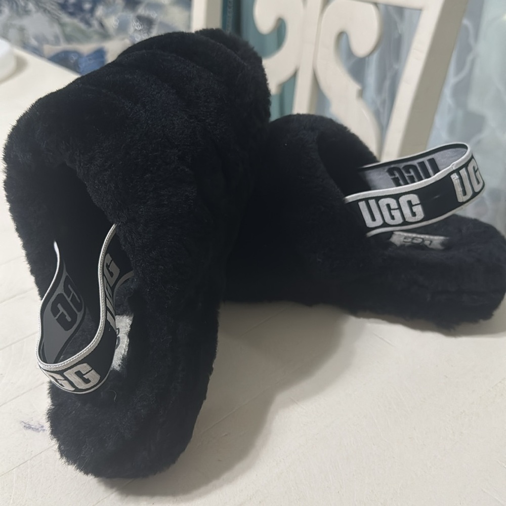 Ugg Fluff Yeah Shearling Slippers USED
Great condition